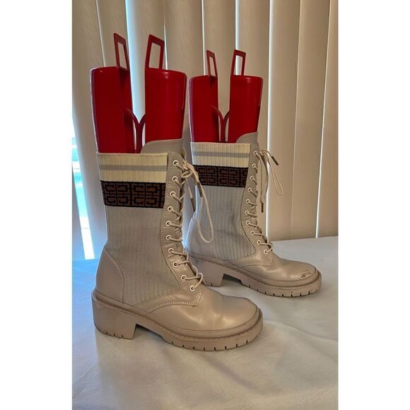 Cape Robbin Robinhood Chunky High Heel Platform Lace up Boots Size 9 Beige - Picture 1 of 9